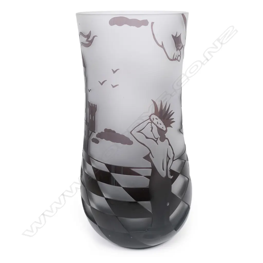 A contemporary cameo glass vase, signed ‘S.H. G…….hy '97’ Image 1++