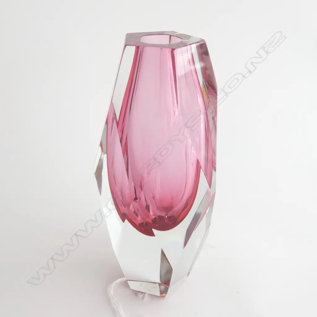 A Murano facetted glass vase Image 1++