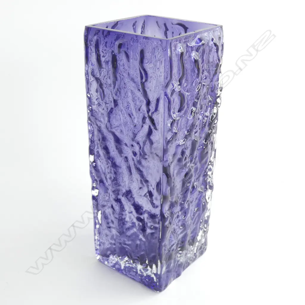 A Whitefriars style bark vase, probably Ravenshead glass Image 1++