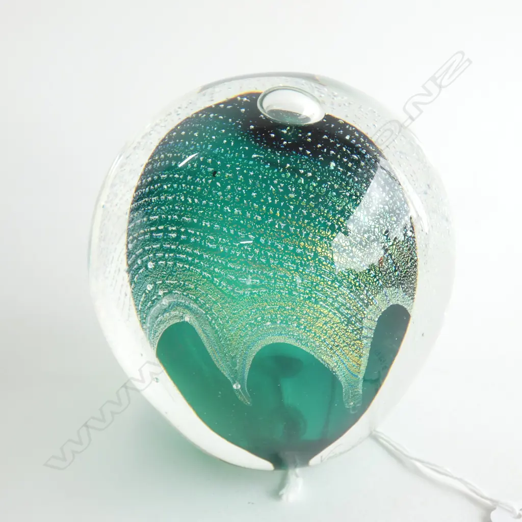 A Peter Viesnik glass paperweight Image 1++