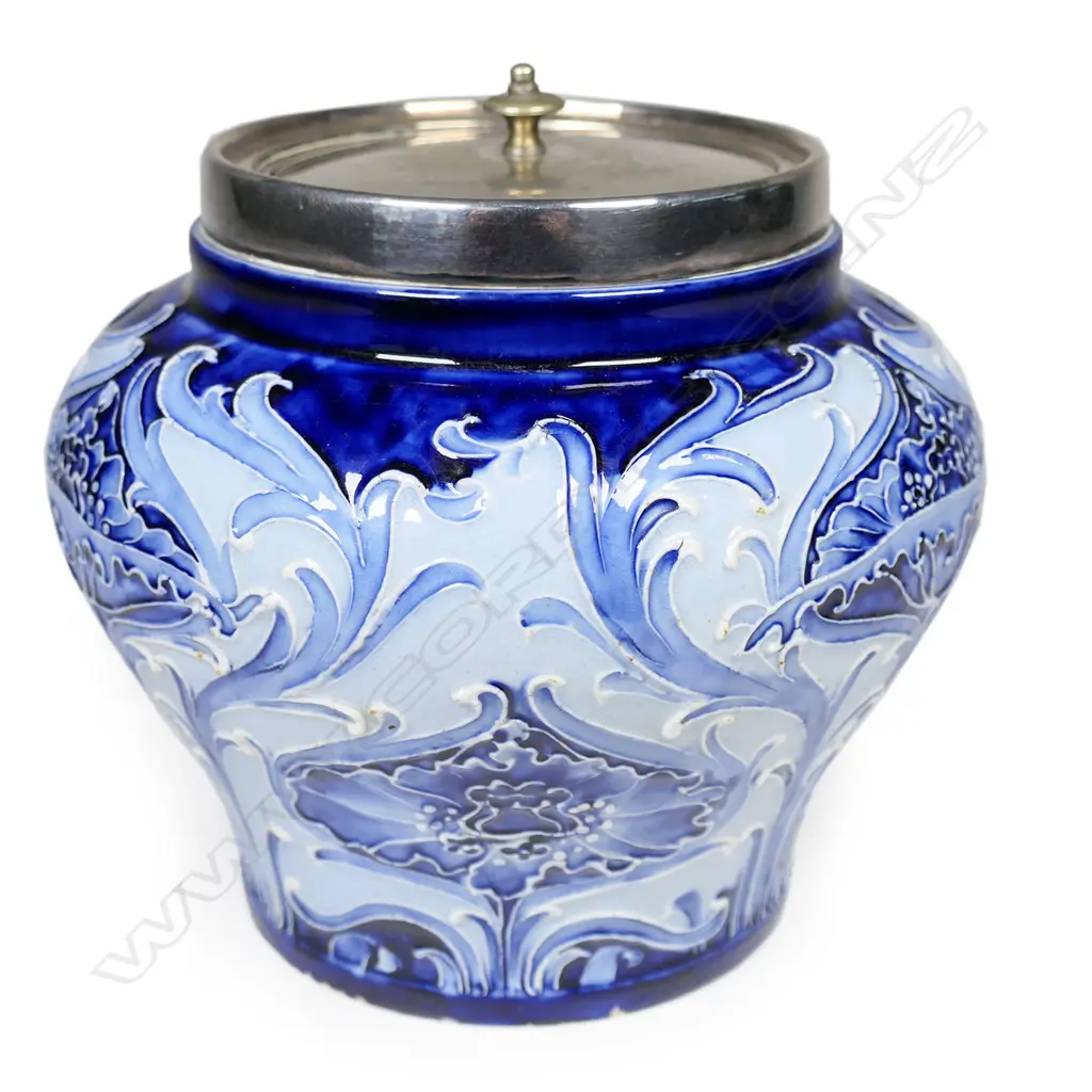 A Moorcroft Macintyre Florian Ware biscuit barrel, Poppy pattern Image 1++