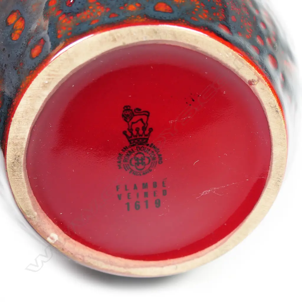 A large Royal Doulton veined flambé vase, Image 1++