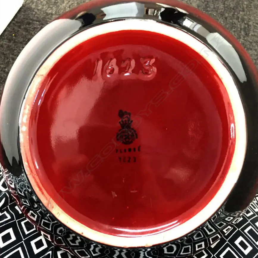 A large Royal Doulton flambé vase Image 1++