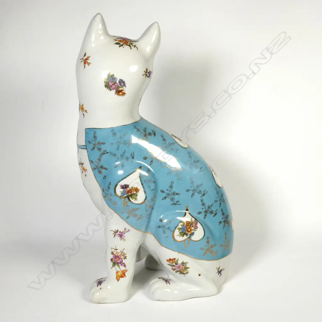 An Empire Ware ceramic cat. c.1896-1919 Image 1++