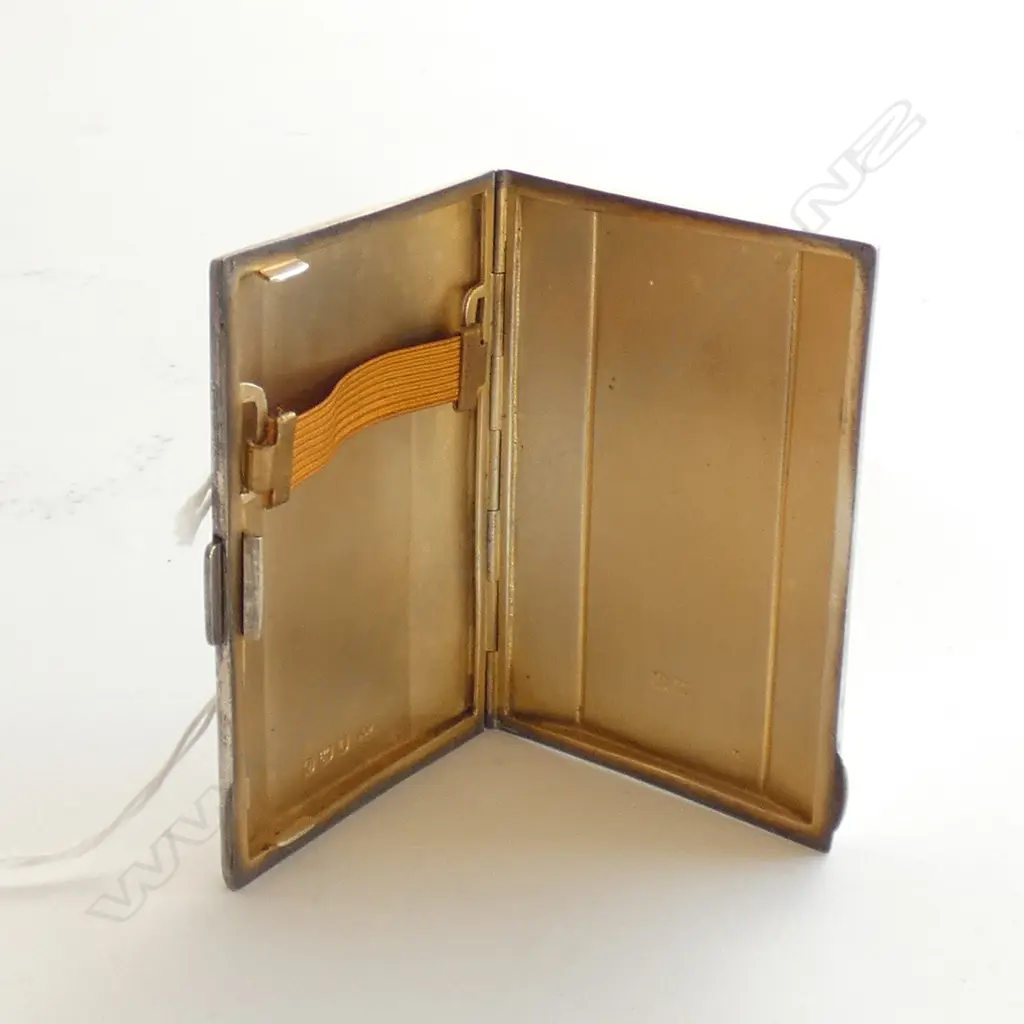An elegant small silver and enamel cigarette case Image 1++