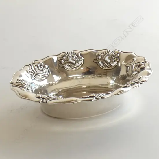An Art Nouveau silver bowl