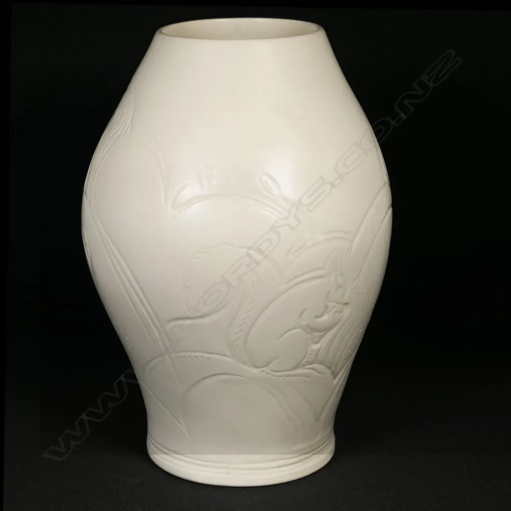 A large Susie Cooper vase Image 1++