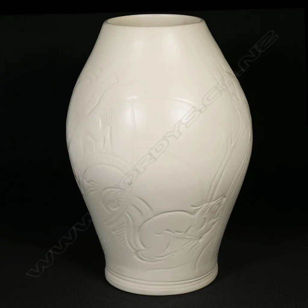 A large Susie Cooper vase Image 1++