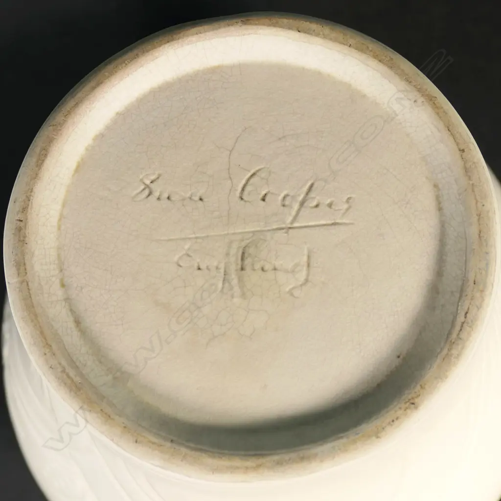 A large Susie Cooper vase Image 1++