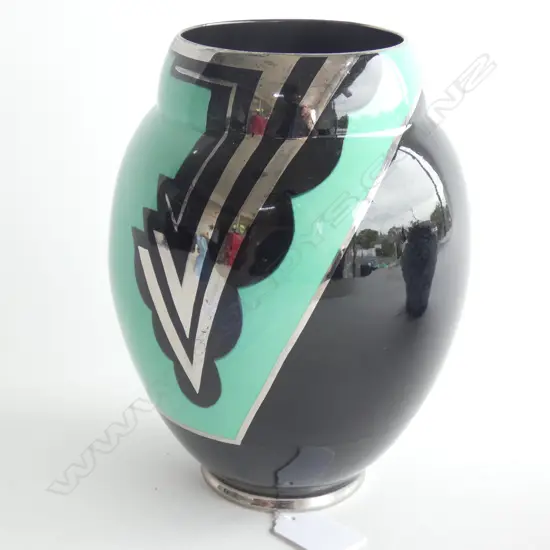 A Carlton ware Chevron 'Handcraft' vase