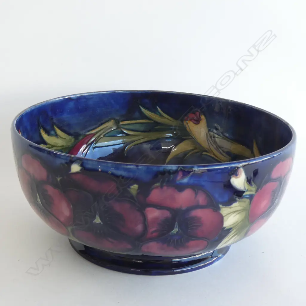A William Moorcroft 'Pansy' pattern bowl Image 1++