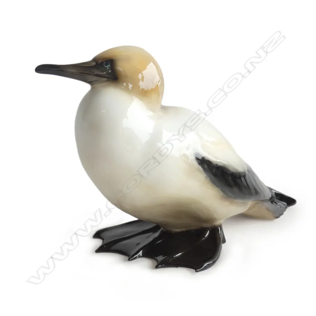 A rare Royal Doulton gannet figure Image 1++