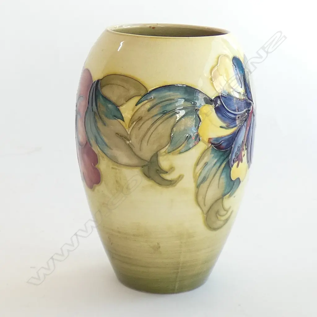 A Moorcroft Hibiscus pattern vase Image 1++
