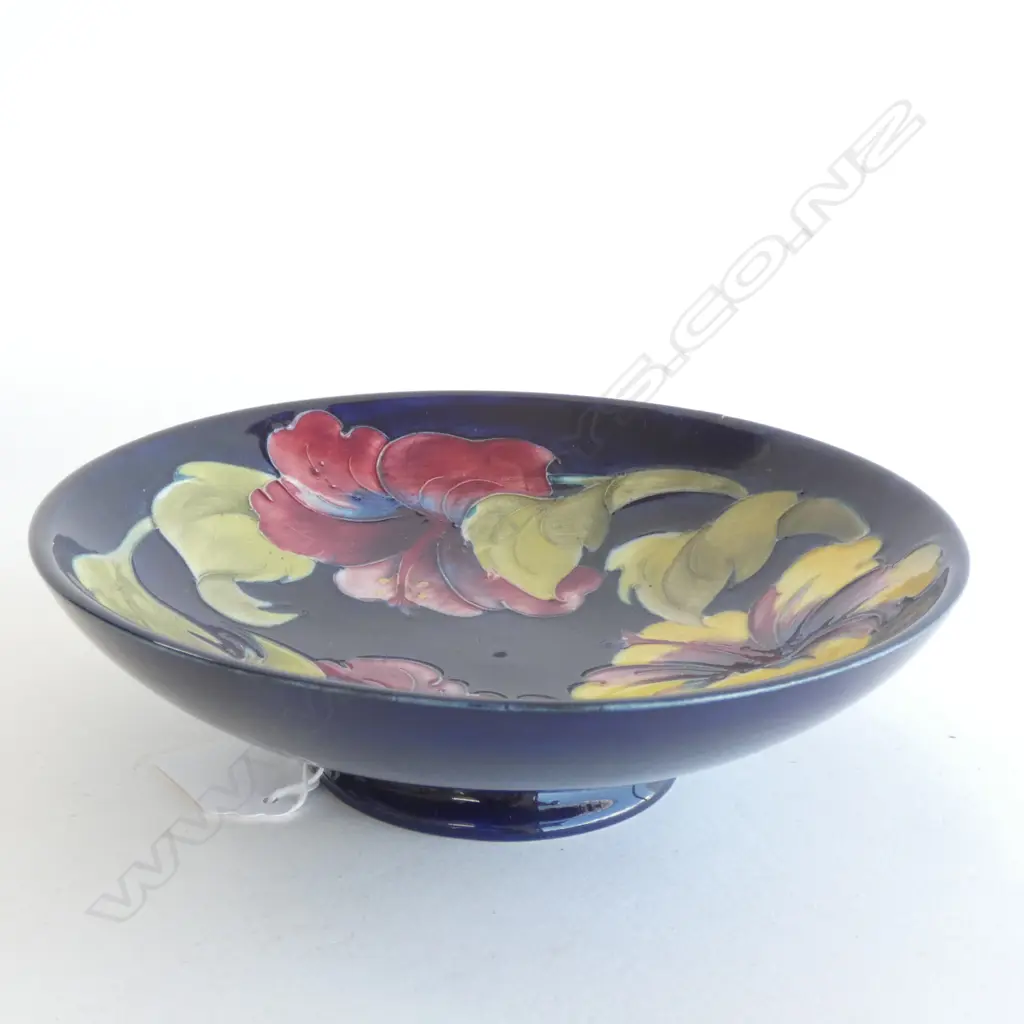 A Moorcroft Hibiscus pattern shallow bowl on foot, c.1950s Image 1++