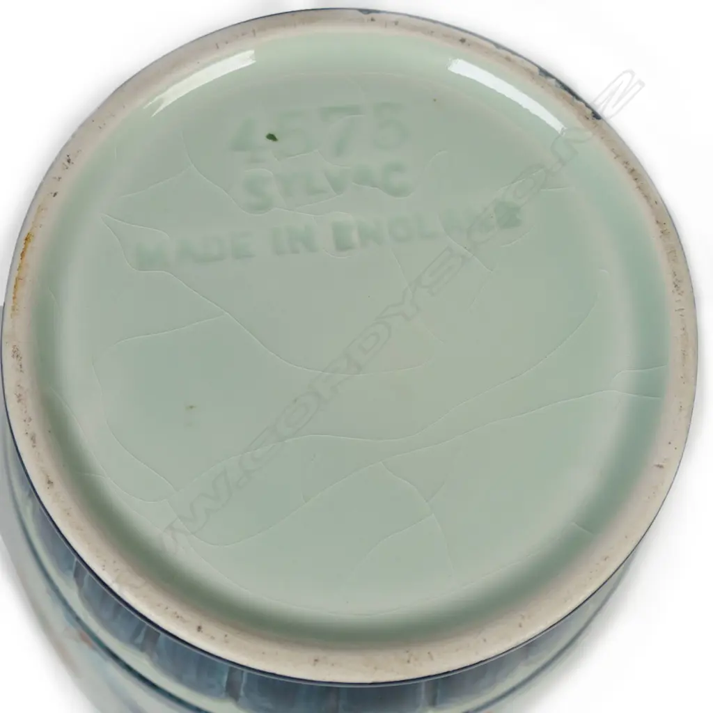 A Sylvac vase with antiquarian design based on motifs from Mesopotamia/Assyria, Image 1++