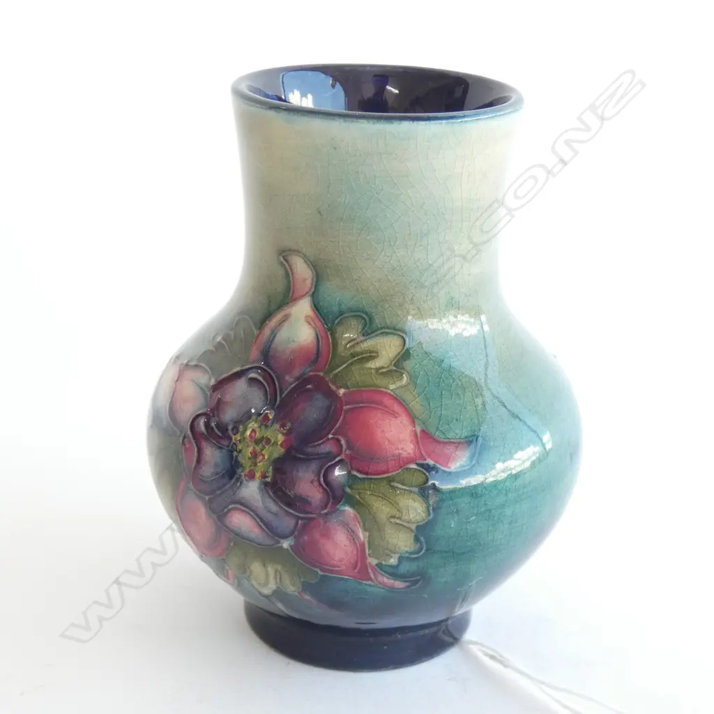 A small Moorcroft vase Image 1++