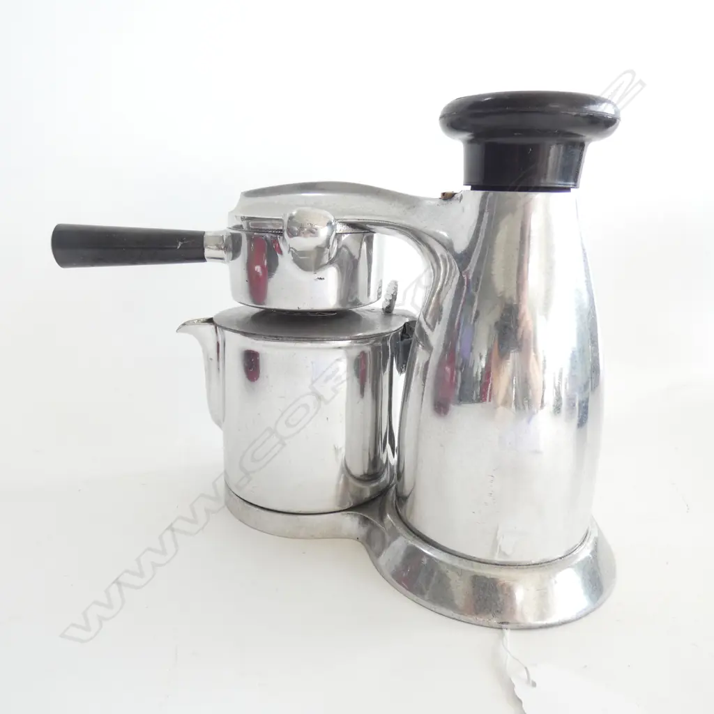 An Italian aluminium stovetop La Vesuviana caffettiere, c.1953 Image 1++