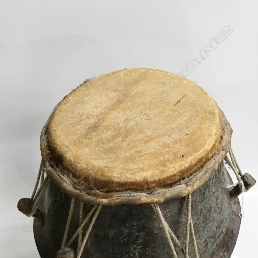 AFRICAN ASHANTI CARVED WOOD DRUM WITH FIGURAL BASE, H.700mm. Image 1++