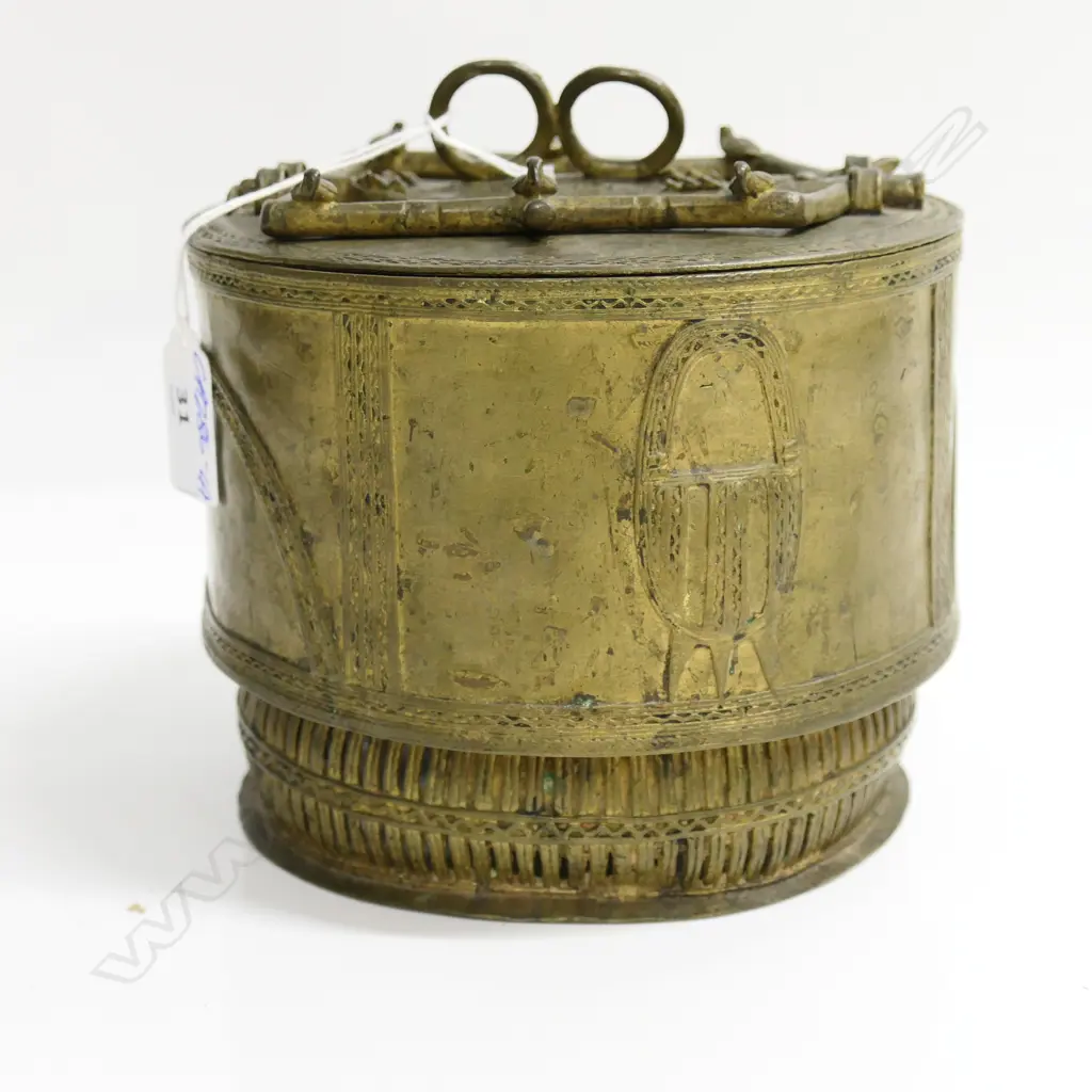 ASHANTI GOLD DUST BOX - BRASS, H.150mm. Image 1++