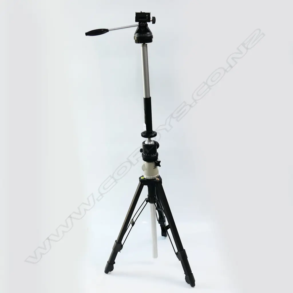 LINHOF QUALITY STUDIO CAMERA TRIPOD. H.1300mm. Image 1++