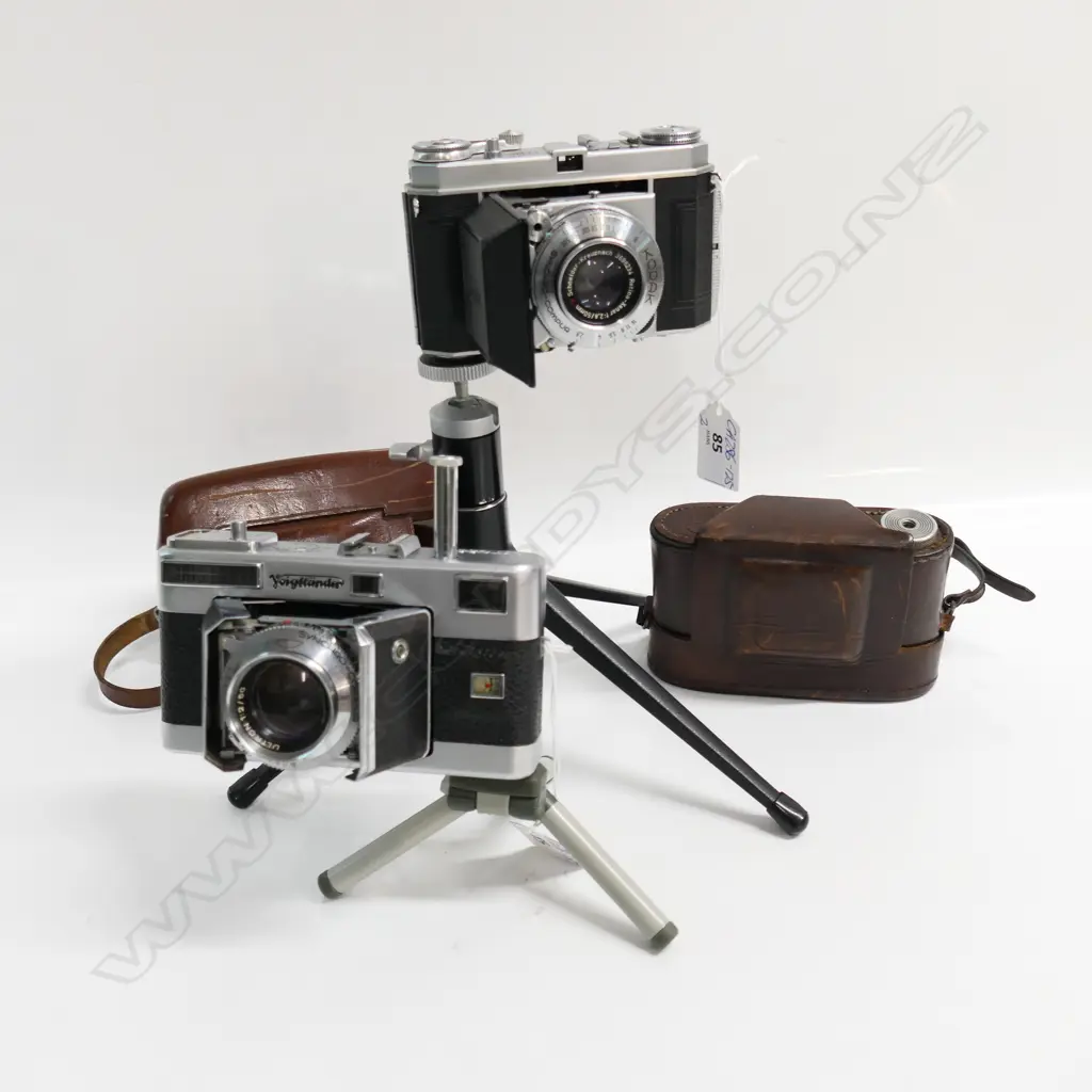 2 VINTAGE 35mm FILM CAMERAS with leather cases on short tripods: Voigtländer Vitessa + Kodak Retina Ia Image 1++