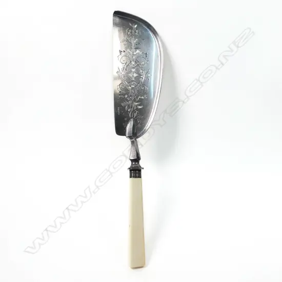 A Victorian silver-plated crumb scoop,
