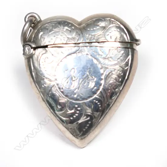 A sterling silver heart shaped vesta case,