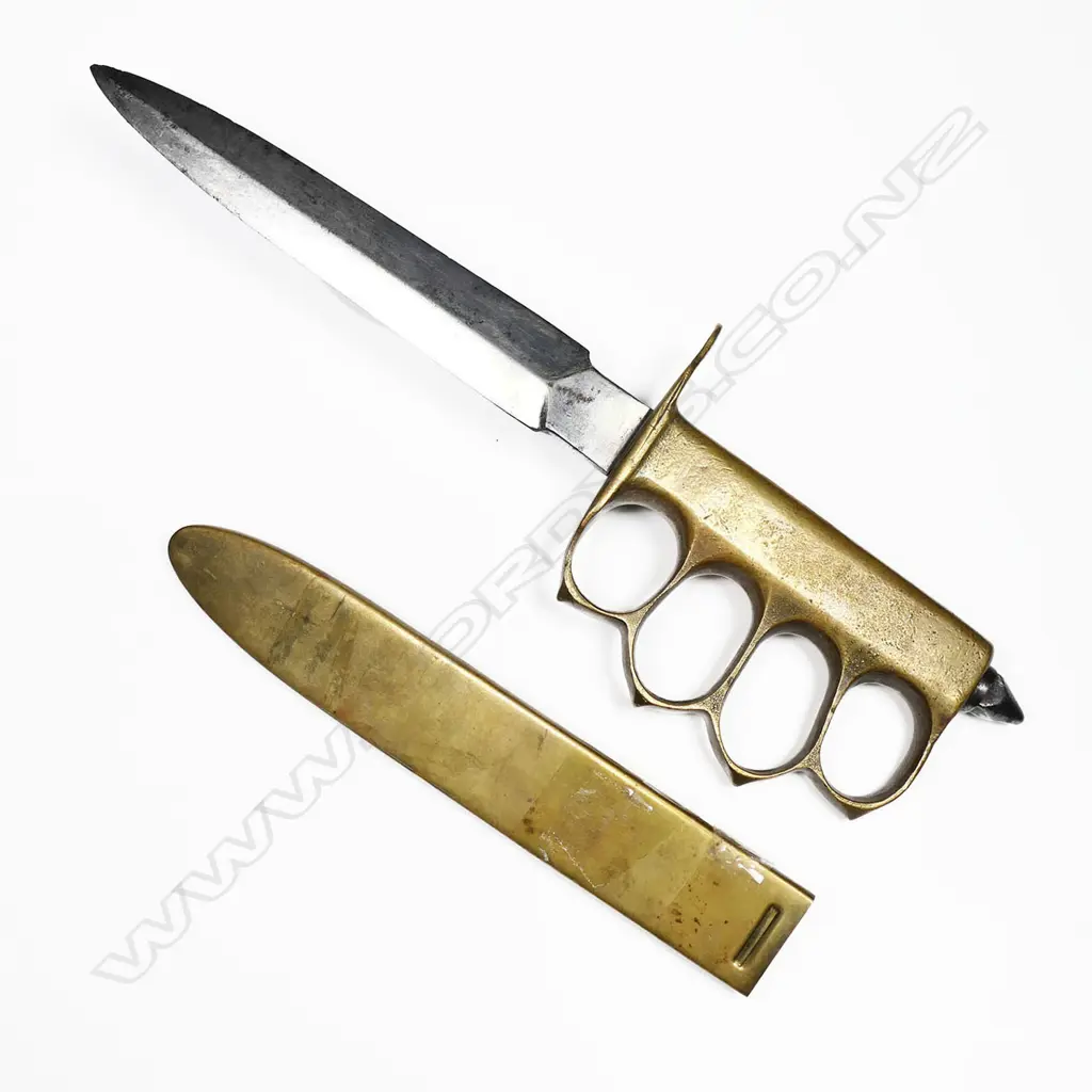 US 1918 Dated AU Lion knuckle knife with metal scabbard - this separating at join. L.287mm Image 1++