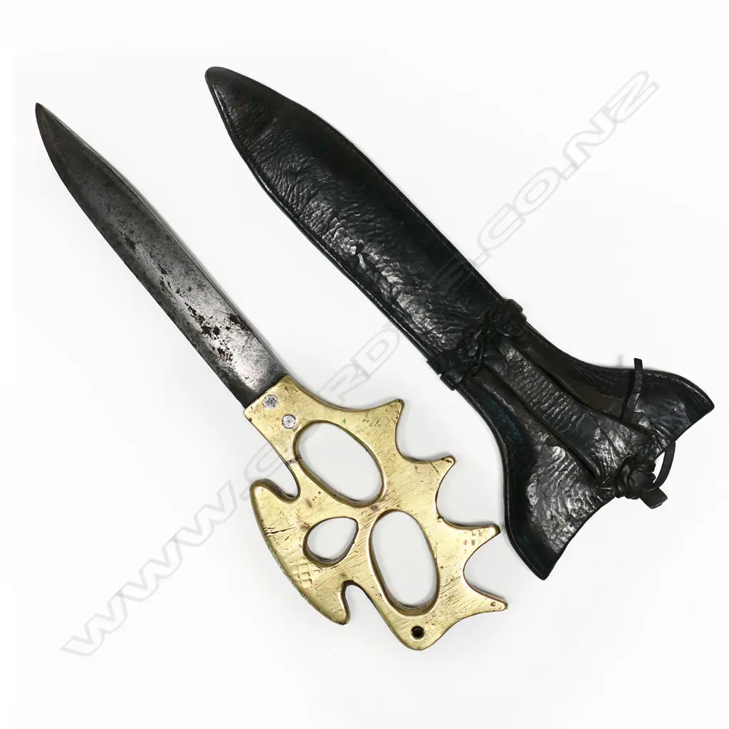 Death’s head knuckle knife with leather scabbard bowie blade. L.308mm Image 1++