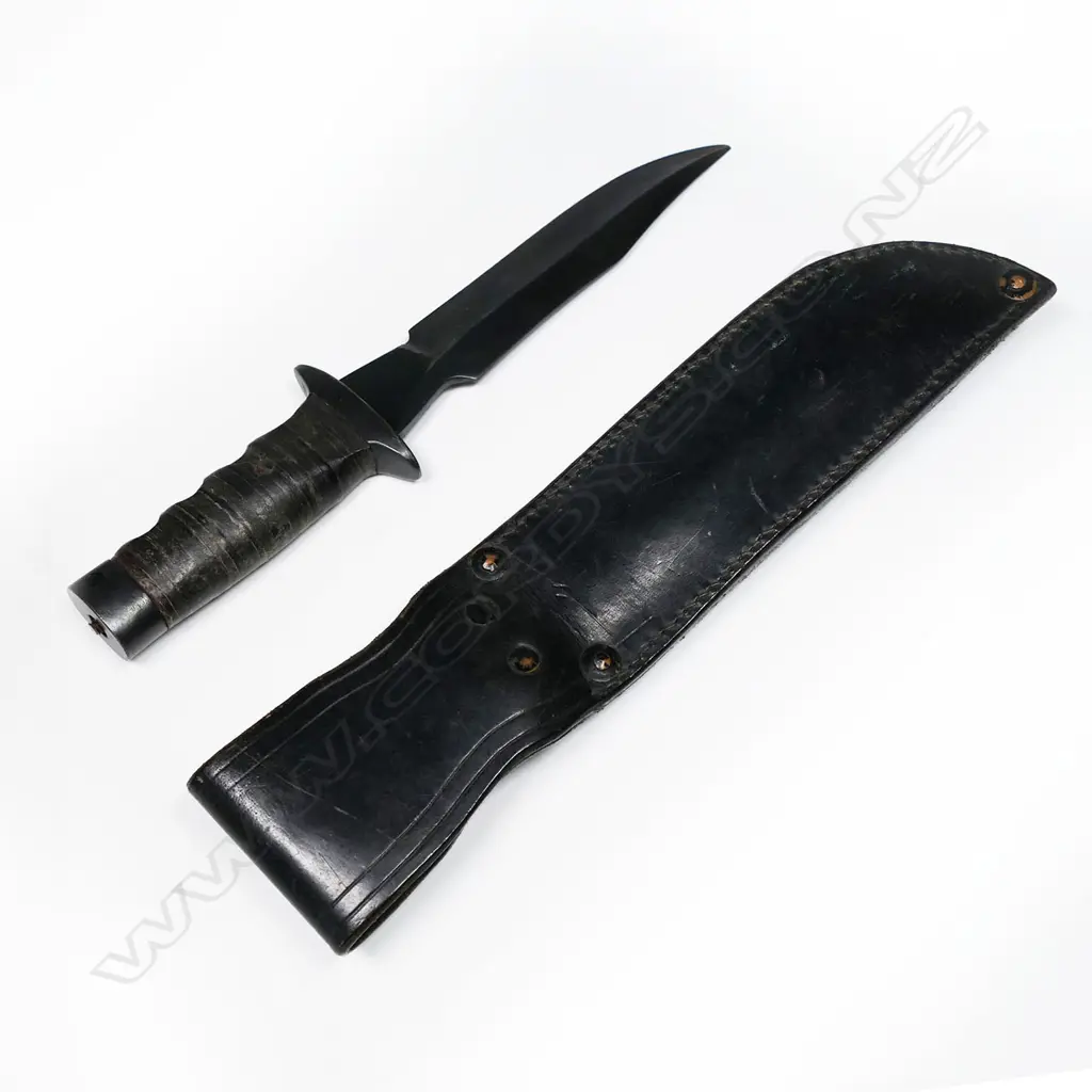 Possibly modified Camillus fighting knife. L.262mm Image 1++