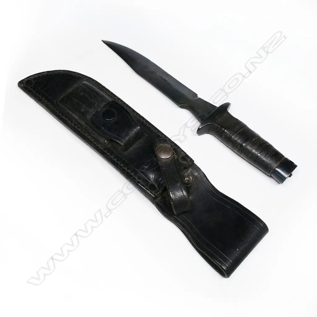Possibly modified Camillus fighting knife. L.262mm Image 1++