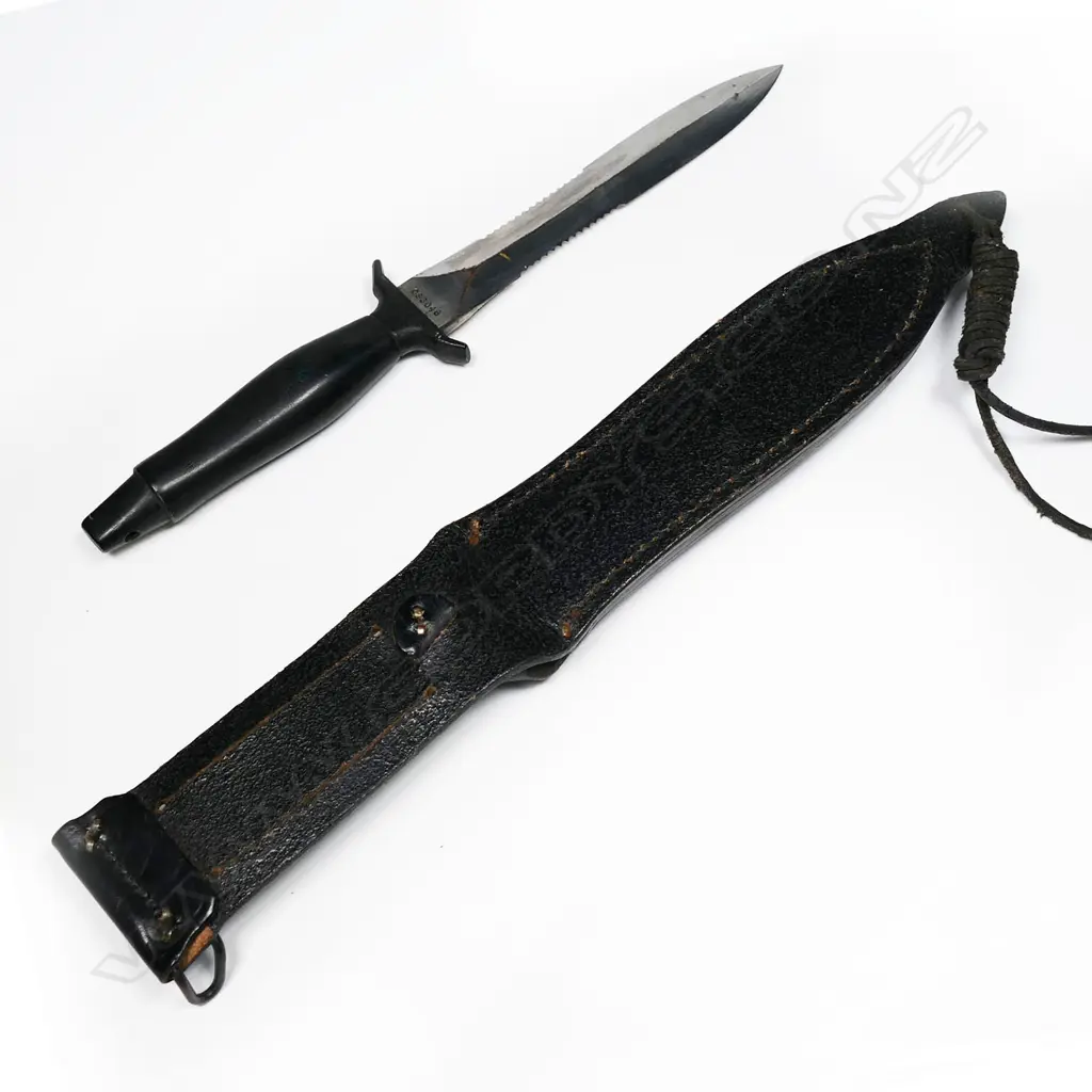 Gerber Vintage Special Forces fighting knife and leather scabbard. L.300mm Image 1++