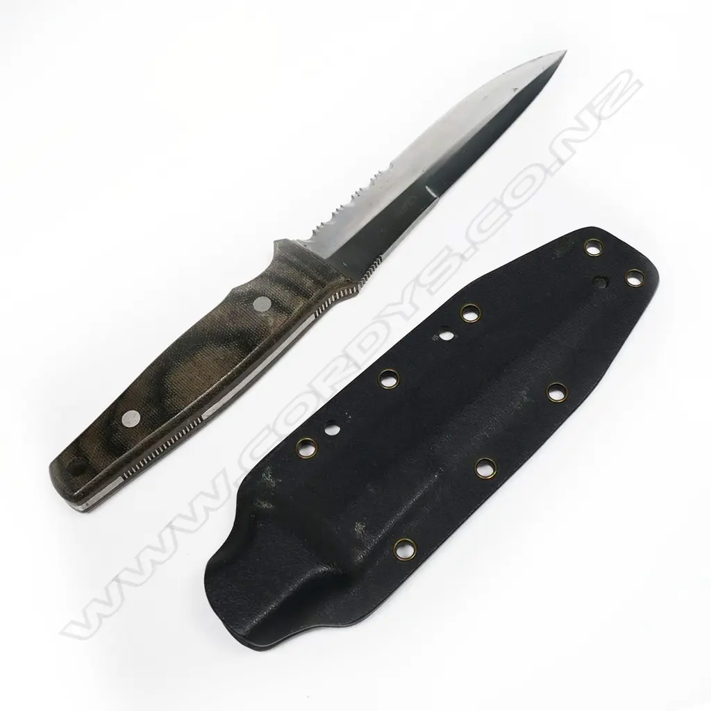 Cuda fighting knife with fast release plastic scabbard. L.275mm Image 1++