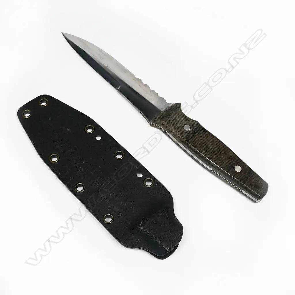 Cuda fighting knife with fast release plastic scabbard. L.275mm Image 1++