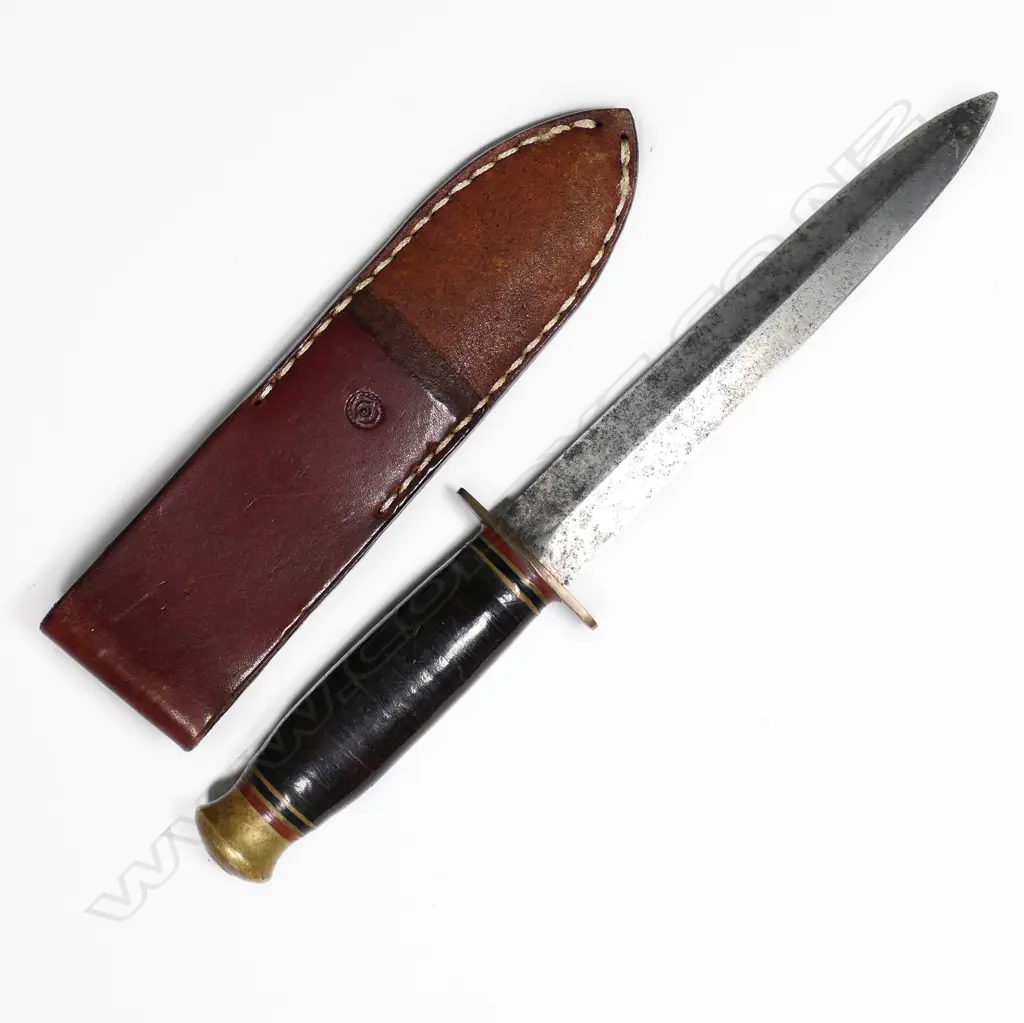 Southern and Richardson Sheffield fighting knife and scabbard. Possible WWII era. L.290mm Image 1++