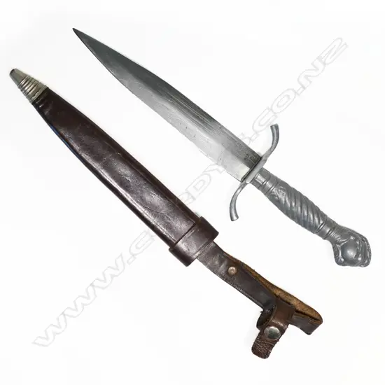 Small German ball and clasp vintage hunting dagger made in Solingen. Leather scabbard. L.250mm