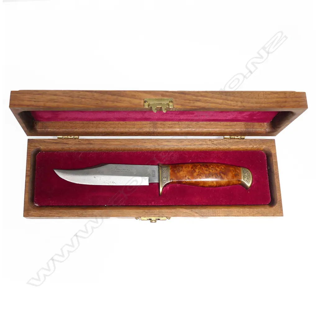 Browning knife with Damascus blade in wooden presentation box. 486/500. No Scabbard. L.235mm Image 1++