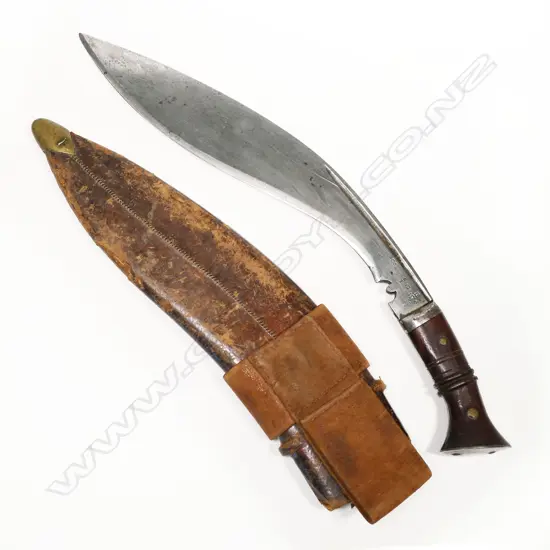 1916 dated Gurkha kukri in leather scabbard. Some markings and wear to the top. L.450mm