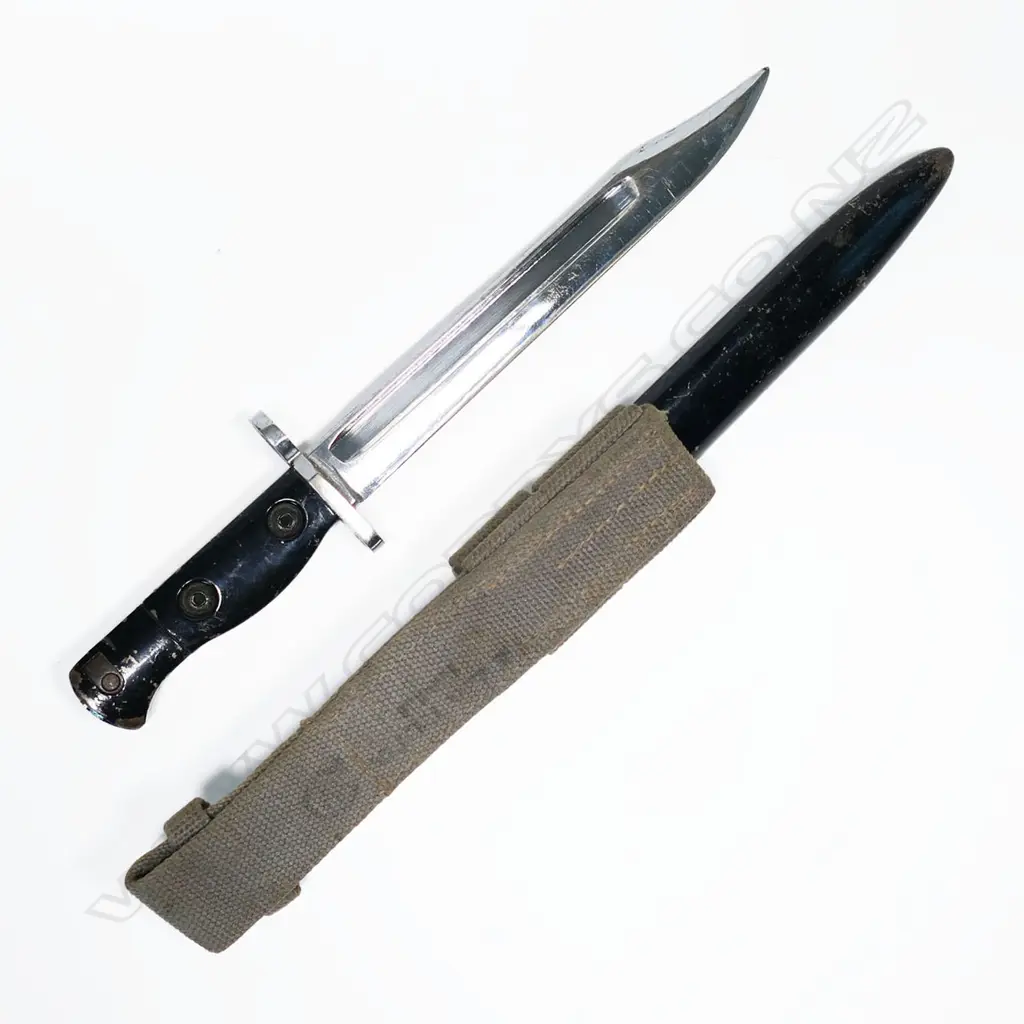 SLR bayonet in scabbard. Chromed for parade use. L.300mm Image 1++