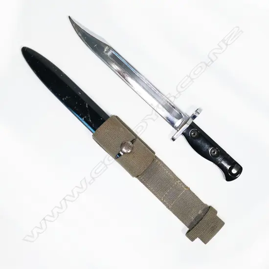 SLR bayonet in scabbard. Chromed for parade use. L.300mm