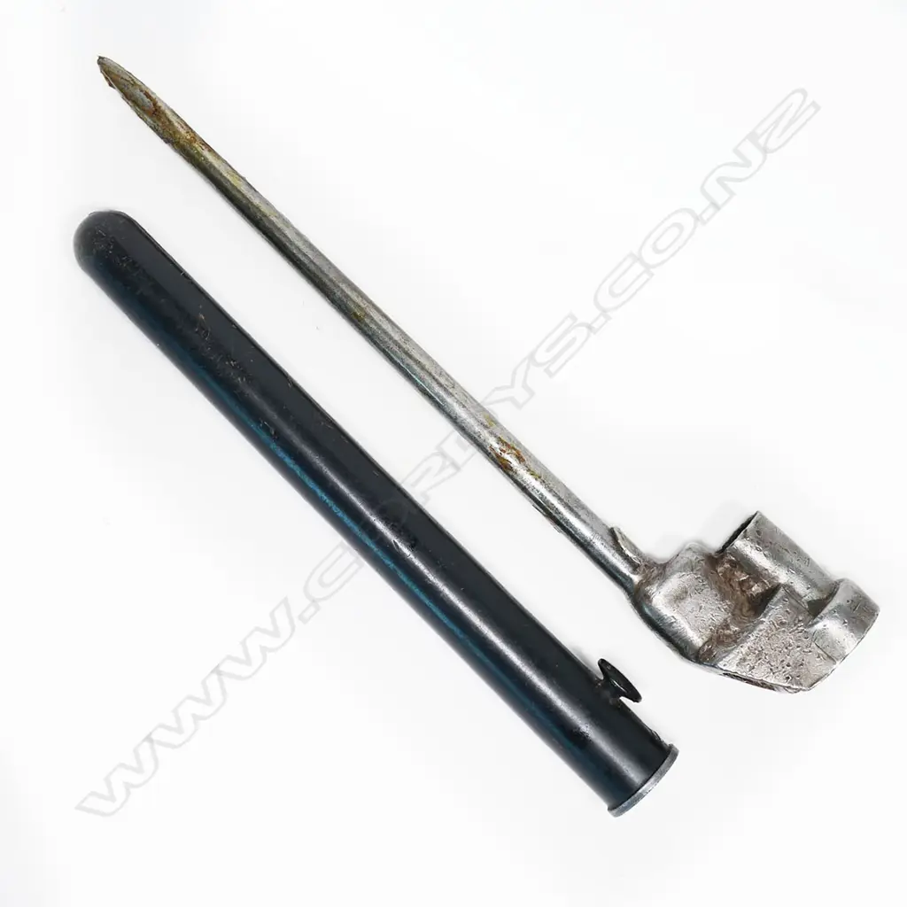No.4 MKII bayonet with rare Bakelite scabbard. L.245mm Image 1++