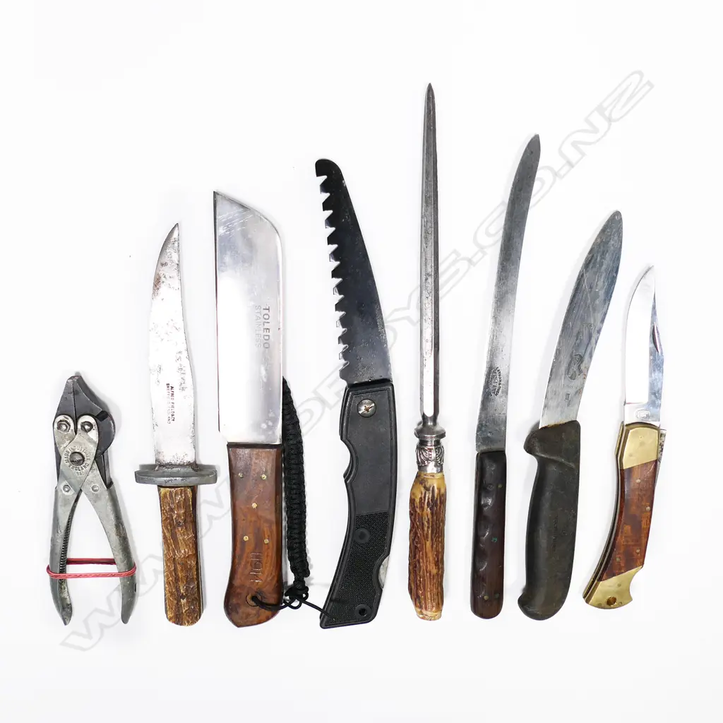 Seven + one assorted civilian knives & military pruning knife. Some with scabbards. Lgst 300mm Image 1++
