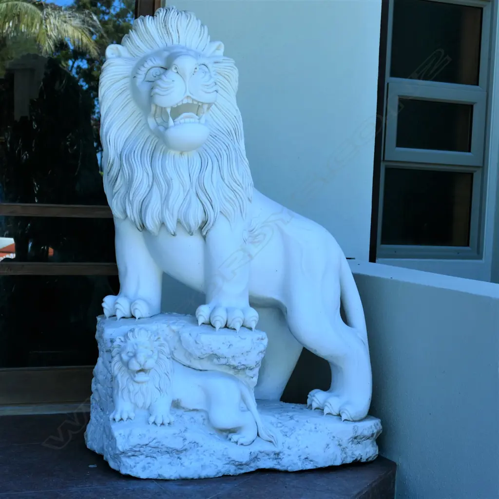 A pair of massive marble entranceway lions Image 1++