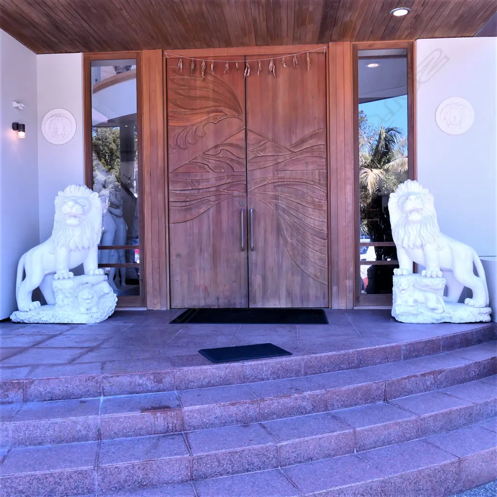 A pair of massive marble entranceway lions Image 1++