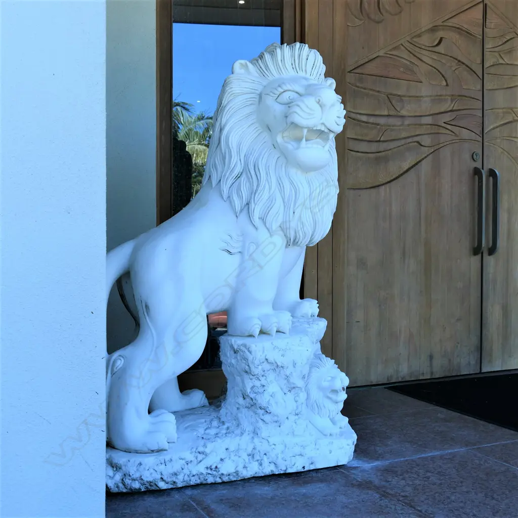 A pair of massive marble entranceway lions Image 1++