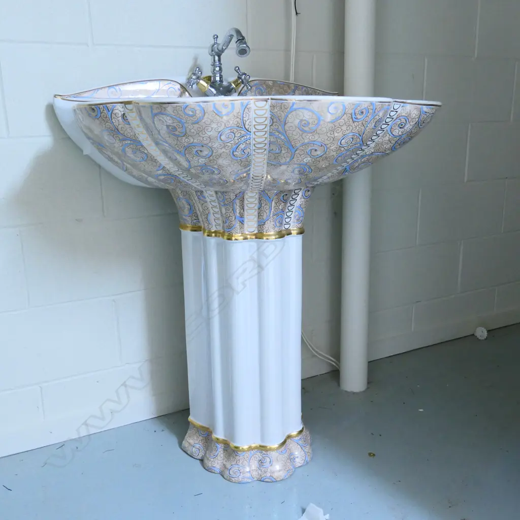 An ornate European porcelain sink named Geissegi Image 1++
