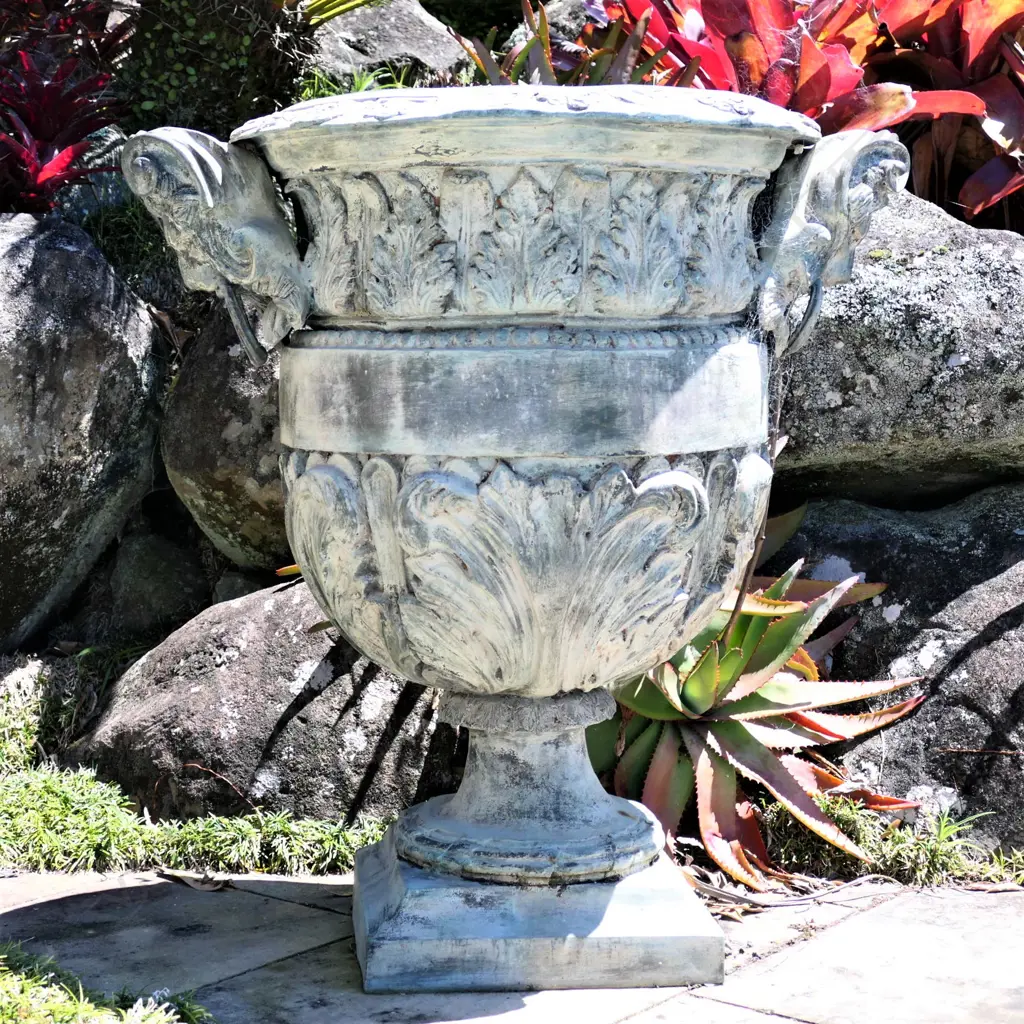 A pair lge bronze classical garden urns Image 1++