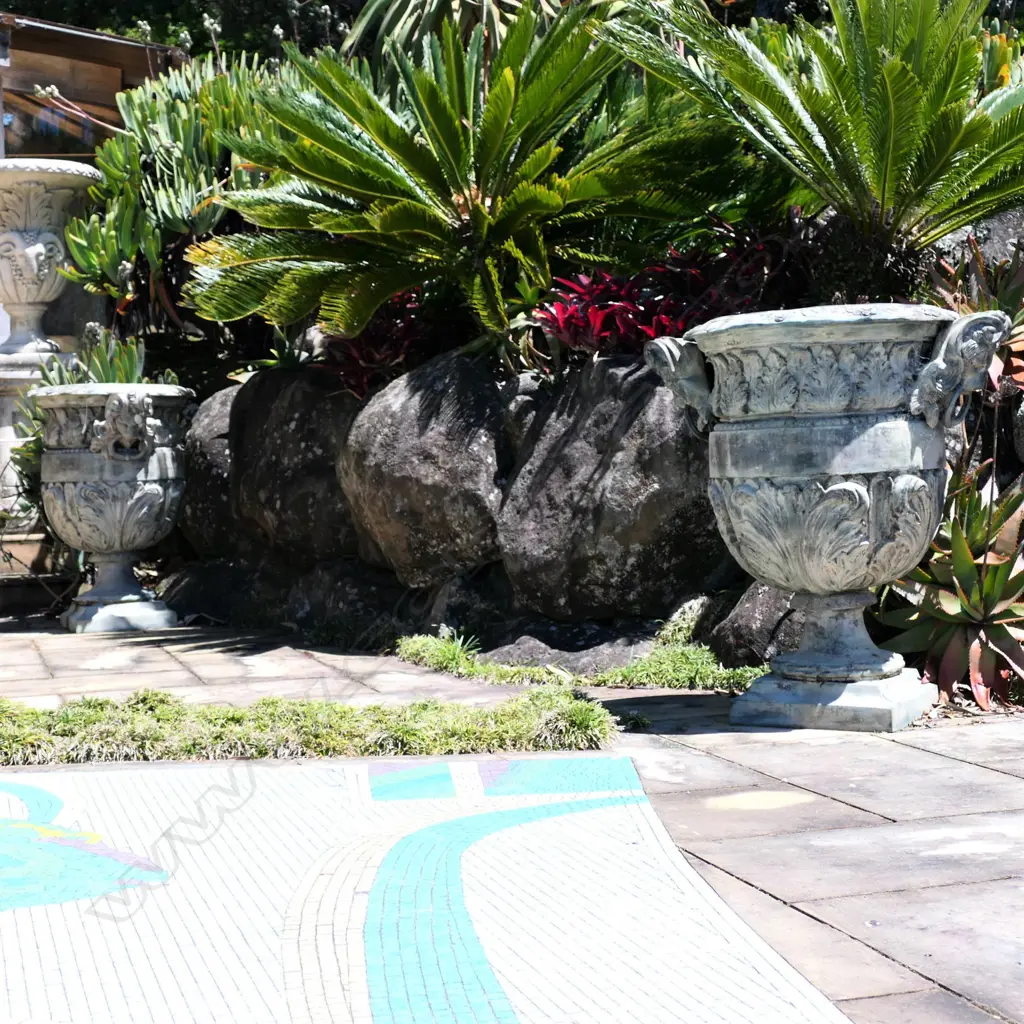 A pair lge bronze classical garden urns Image 1++
