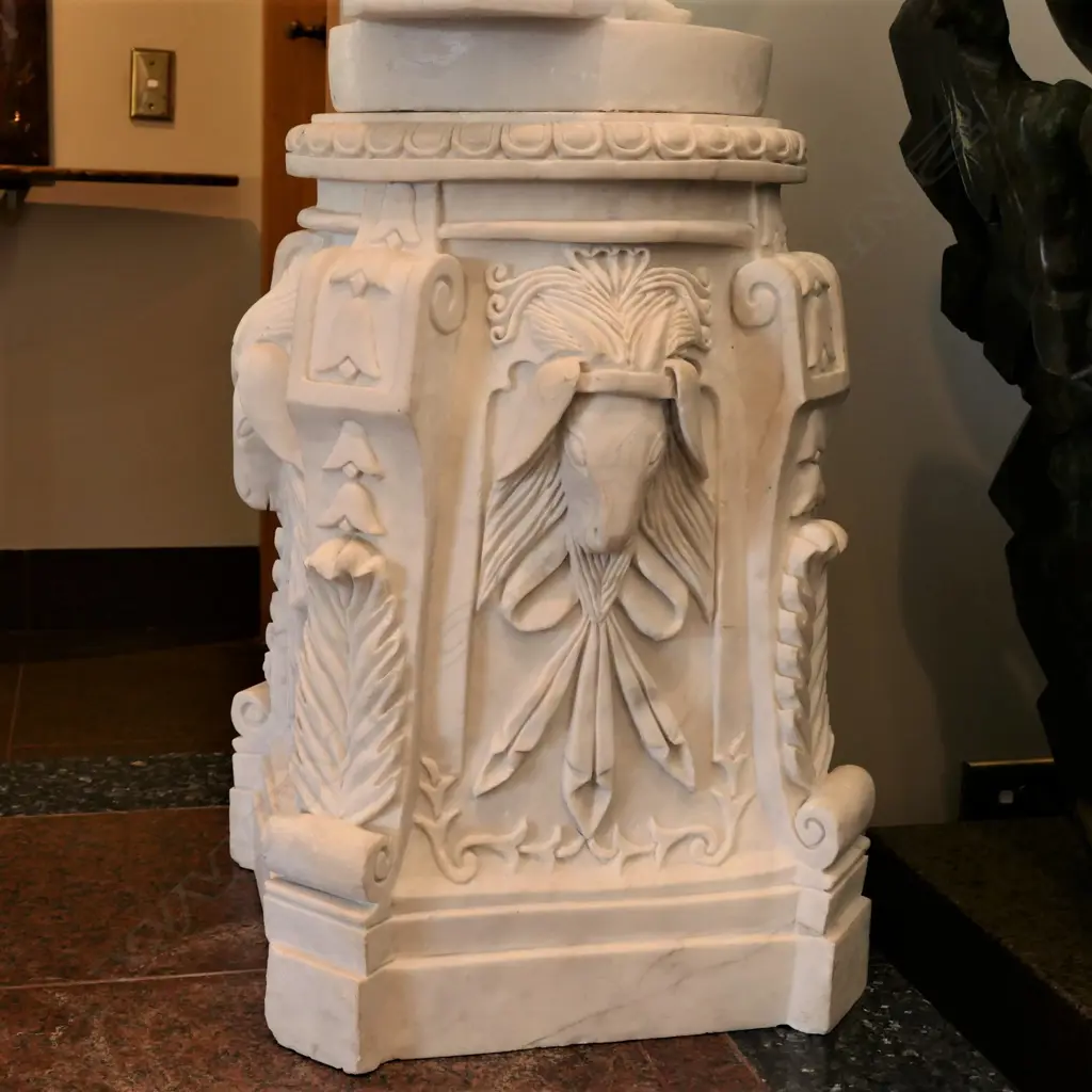 A classical tall carved marble vestal virgin Image 1++