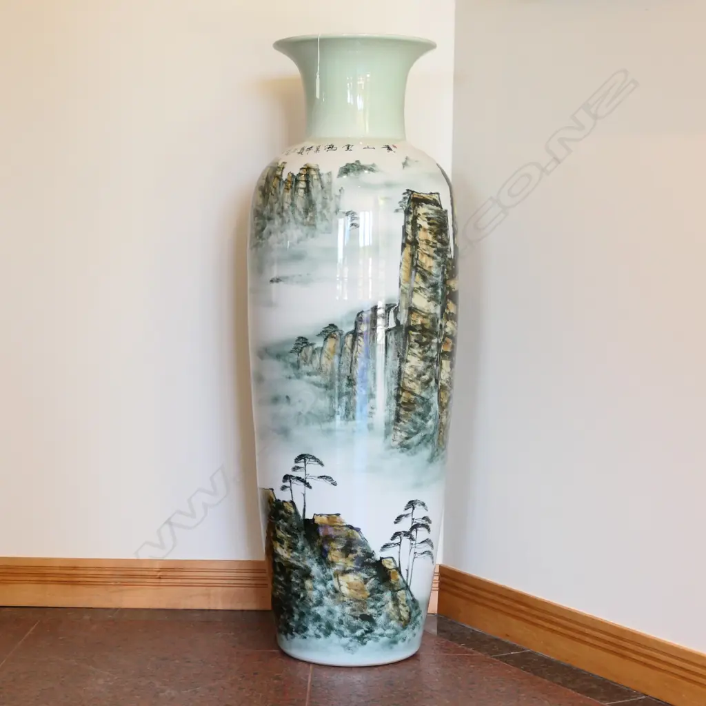 A tall Chinese ceramic vase Image 1++